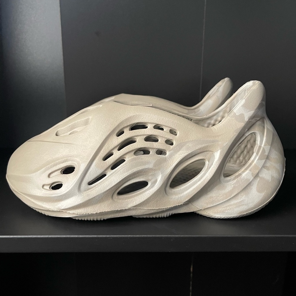 COPY - adidas Yeezy Foam RNNR
Stone Sage
